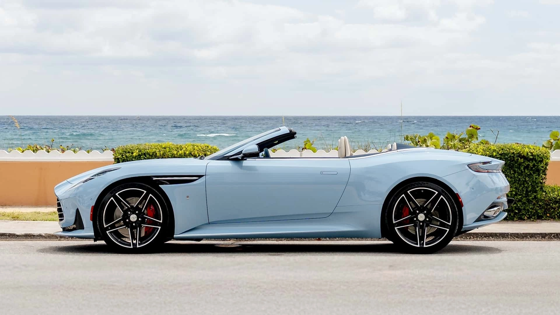 Aston martin db12 volante palm beach edition (1)